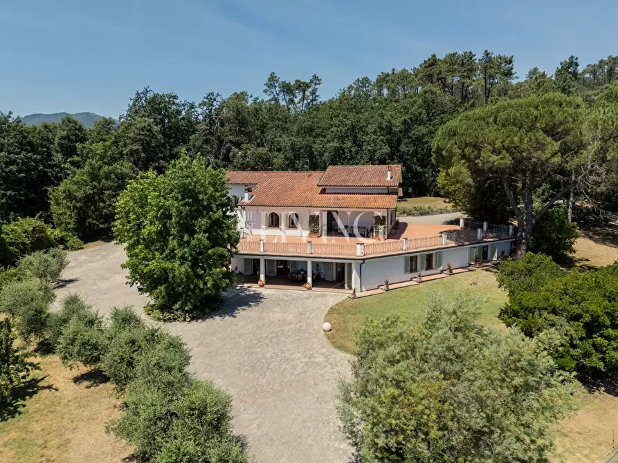 Immagine 71 di Villa in vendita  a Lucca