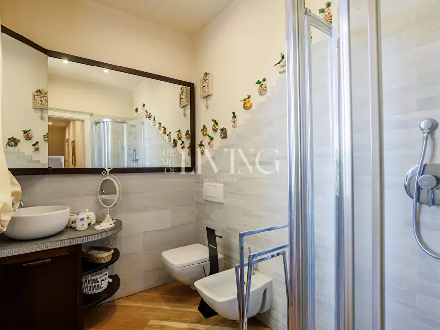 Immagine 43 di Villa in vendita  a Lucca