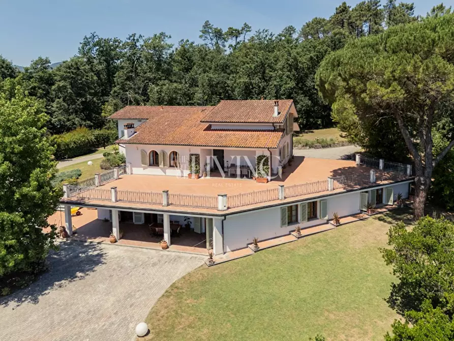 Immagine 70 di Villa in vendita  a Lucca