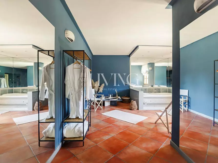 Immagine 18 di Villa in vendita  a Lucca