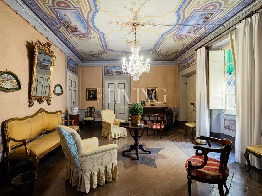 Immagine 5 di Appartamento in vendita  a Lucca