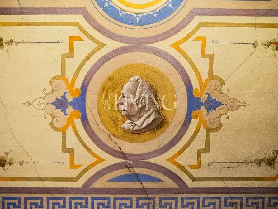 Immagine 13 di Appartamento in vendita  a Lucca