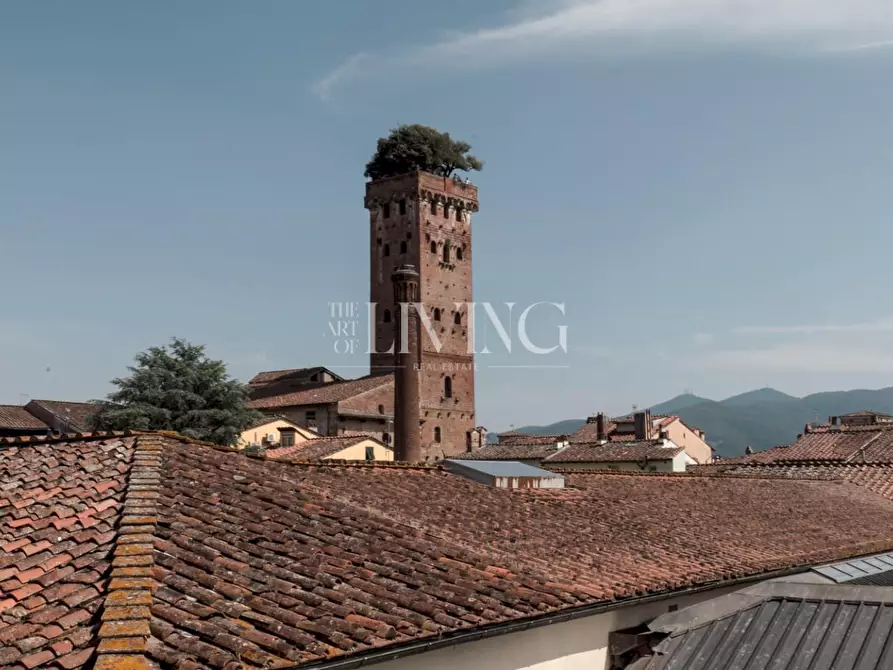 Immagine 8 di Appartamento in vendita  a Lucca