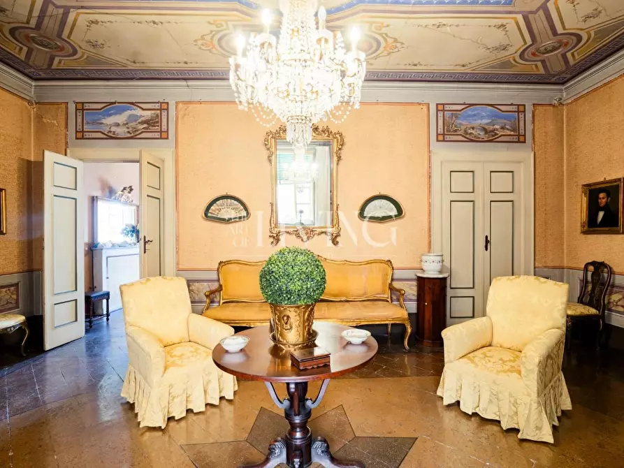 Immagine 7 di Appartamento in vendita  a Lucca
