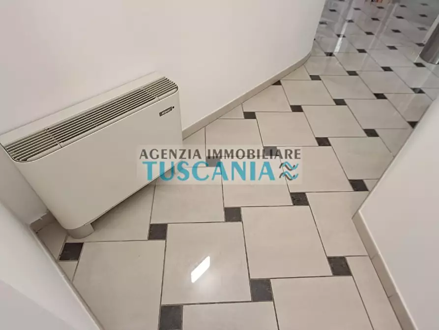 Immagine 19 di Capannone industriale in vendita  a Cecina