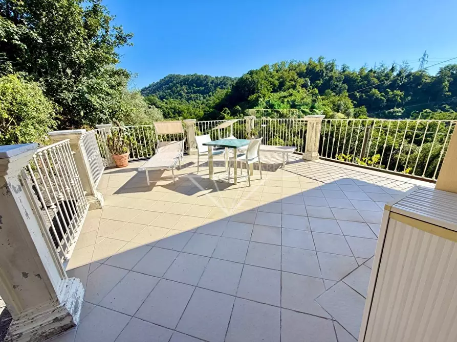 Immagine 10 di Villa in vendita  a Carrara