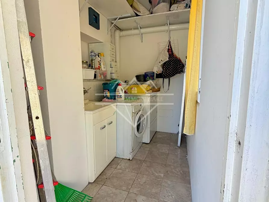 Immagine 9 di Villa in vendita  a Carrara