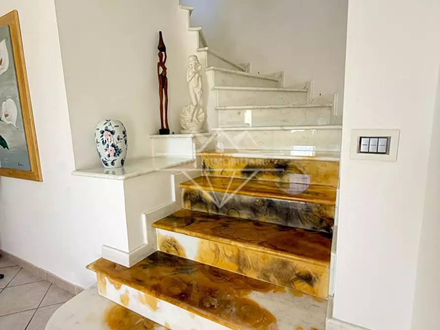 Immagine 22 di Villa in vendita  a Carrara