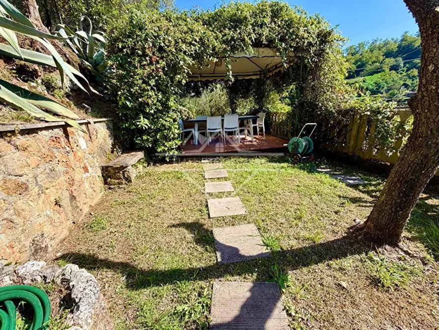 Immagine 31 di Villa in vendita  a Carrara