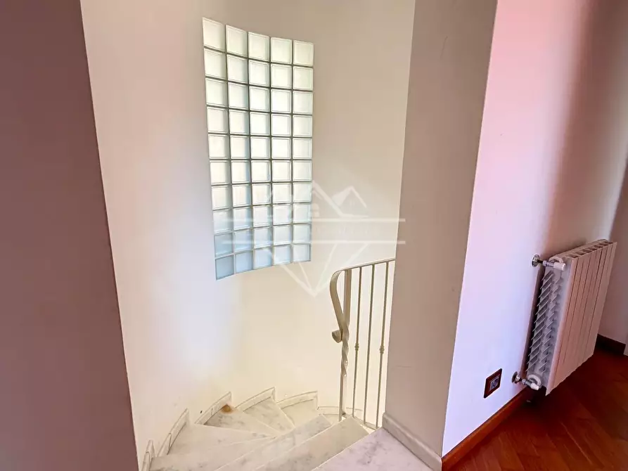 Immagine 23 di Villa in vendita  a Carrara