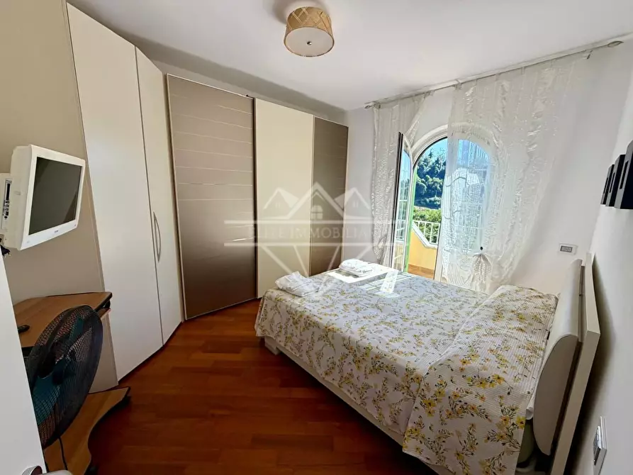 Immagine 25 di Villa in vendita  a Carrara