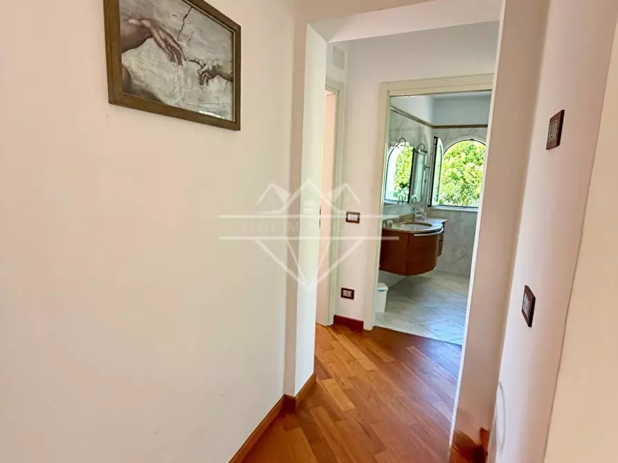 Immagine 27 di Villa in vendita  a Carrara