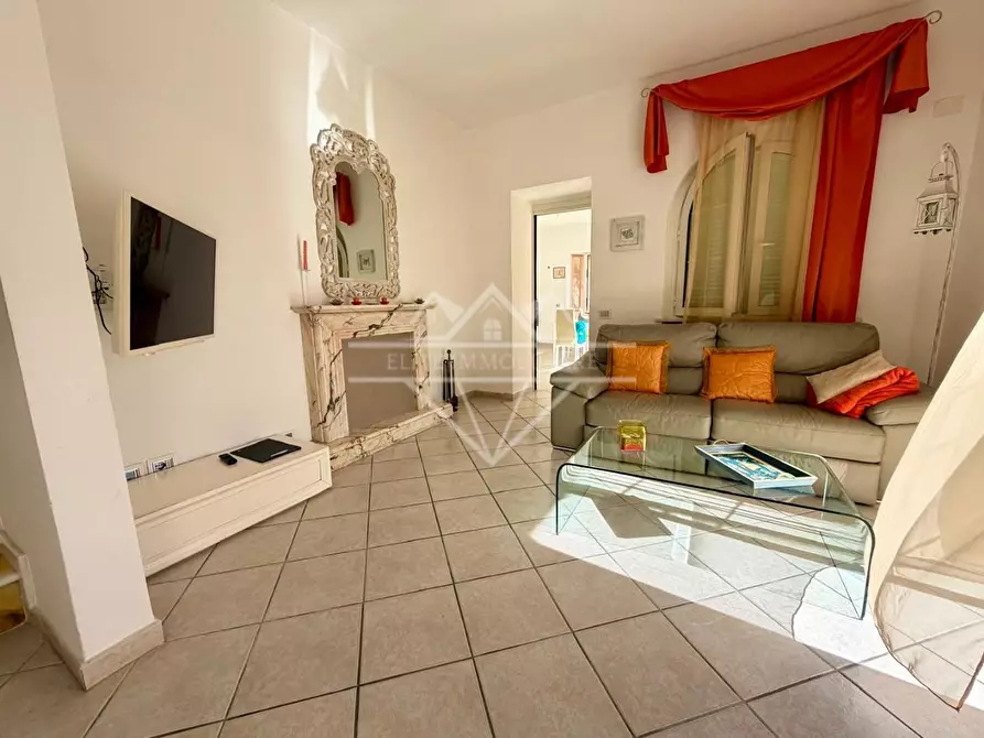 Immagine 14 di Villa in vendita  a Carrara