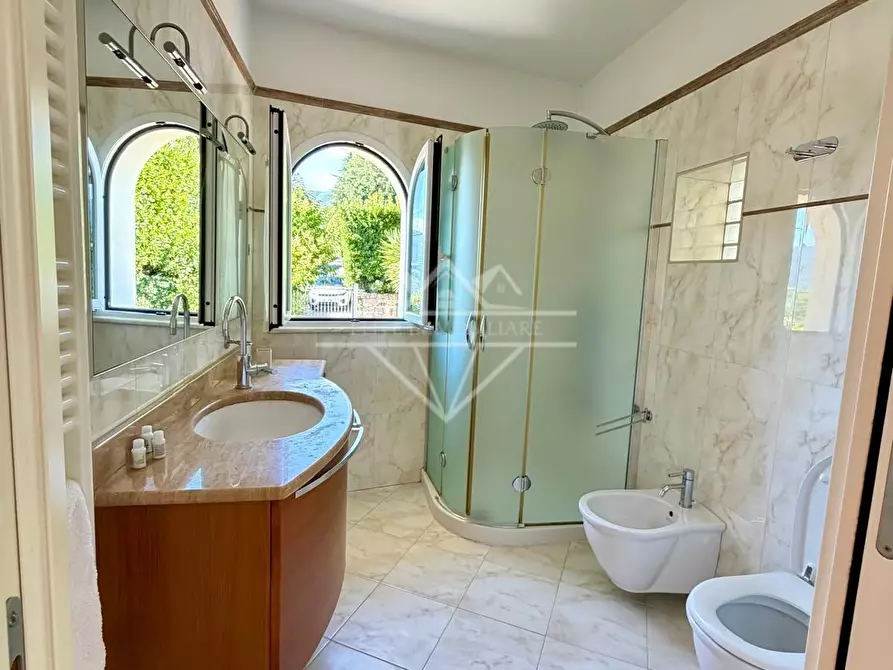 Immagine 30 di Villa in vendita  a Carrara