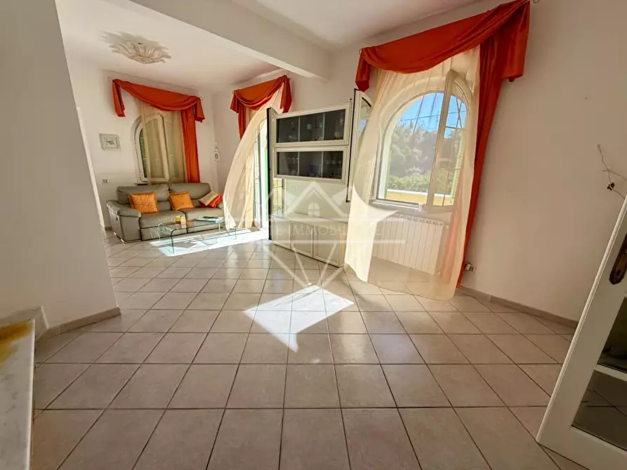 Immagine 15 di Villa in vendita  a Carrara