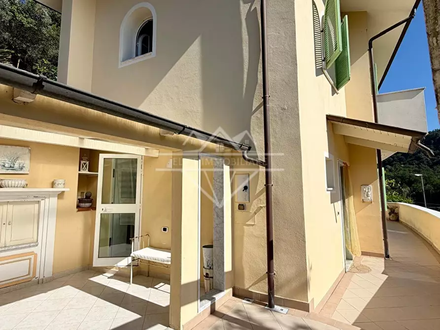 Immagine 1 di Villa in vendita  a Carrara