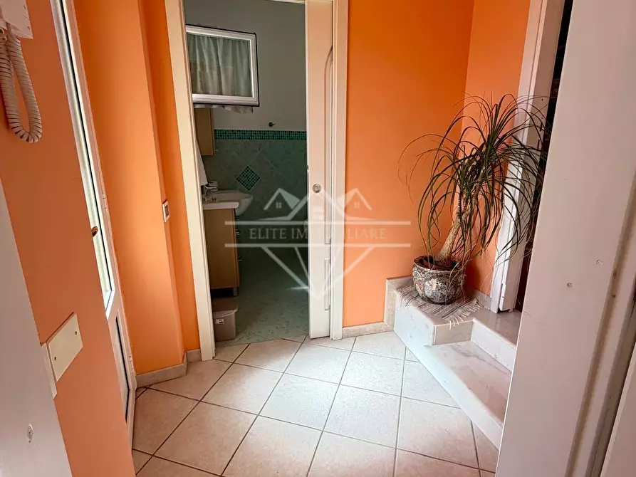 Immagine 20 di Villa in vendita  a Carrara