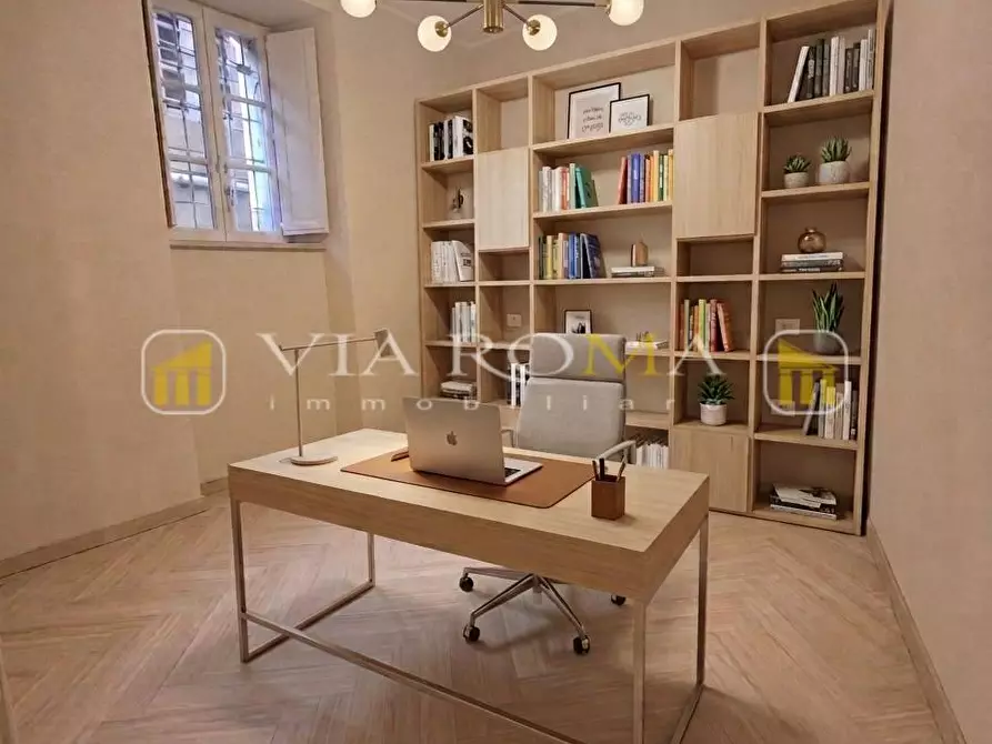 Immagine 21 di Appartamento in vendita  a Lucca