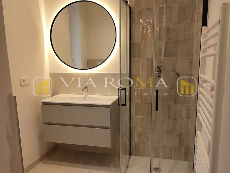 Immagine 12 di Appartamento in vendita  a Lucca