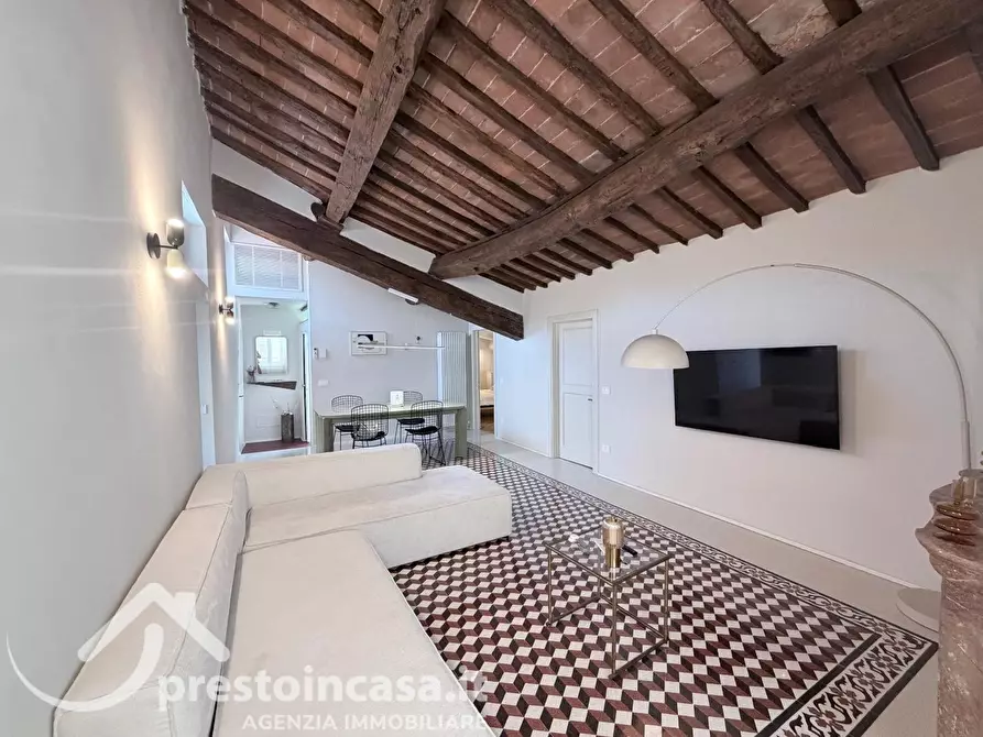 Immagine 2 di Appartamento in vendita  a Lucca