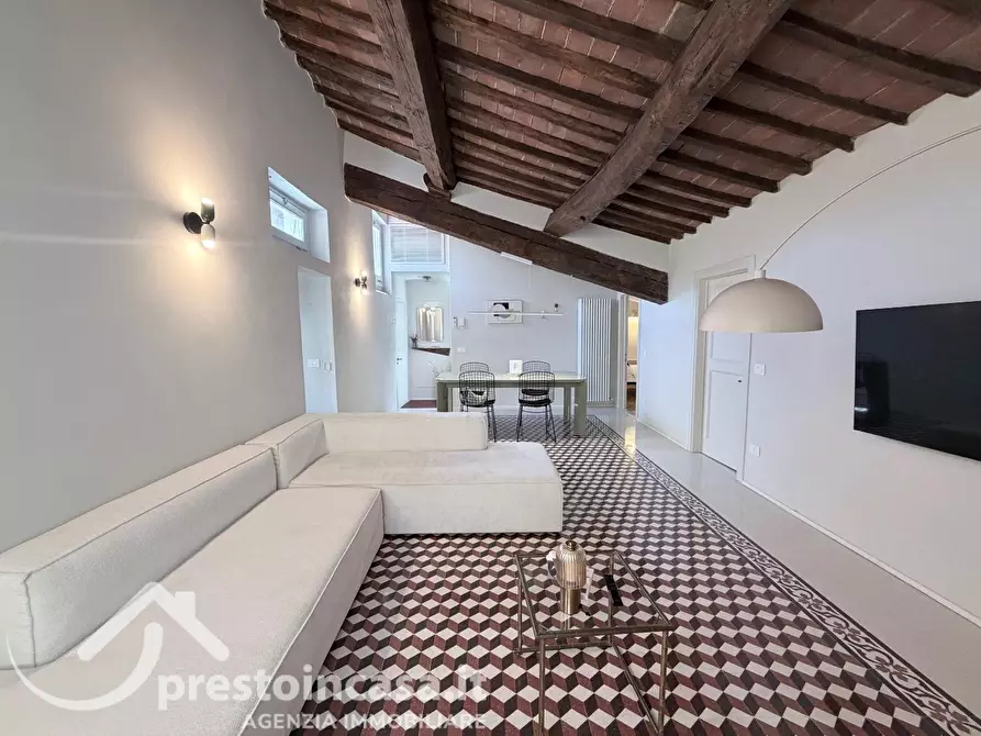 Immagine 1 di Appartamento in vendita  a Lucca