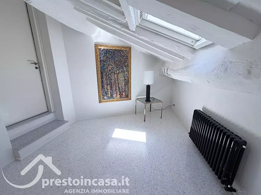 Immagine 19 di Appartamento in vendita  a Lucca