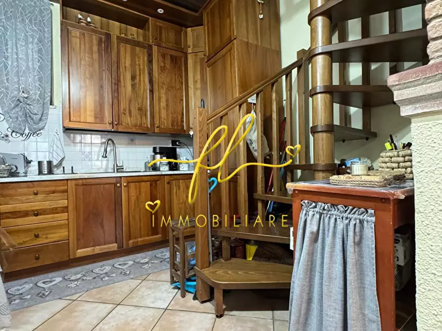 Immagine 11 di Appartamento in vendita  a Collesalvetti