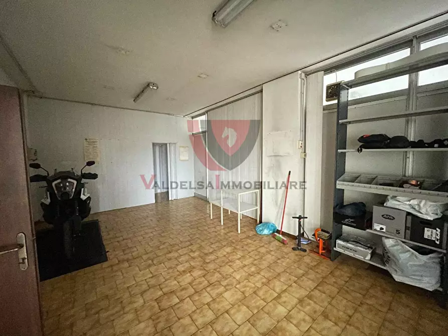 Immagine 4 di Negozio in affitto  a Colle Di Val D'elsa