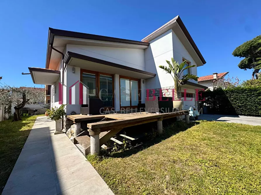 Immagine 1 di Casa indipendente in vendita  a Camaiore