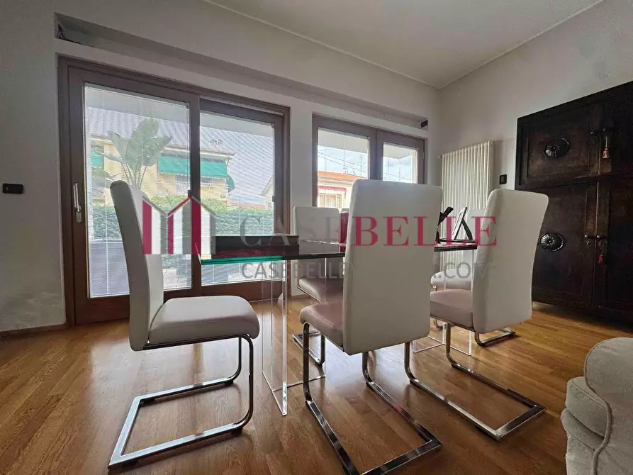 Immagine 9 di Casa indipendente in vendita  a Camaiore