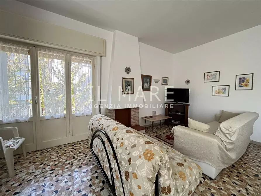 Immagine 1 di Appartamento in vendita  a Massa