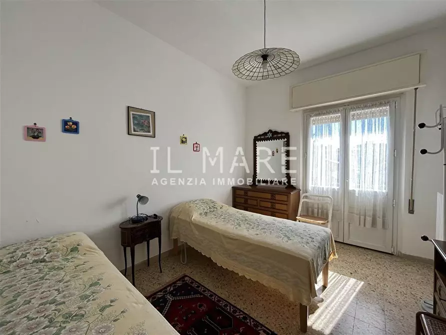 Immagine 17 di Appartamento in vendita  a Massa
