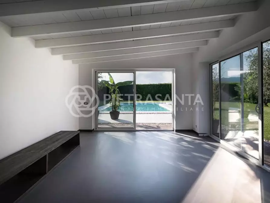 Immagine 23 di Villa in vendita  a Pietrasanta