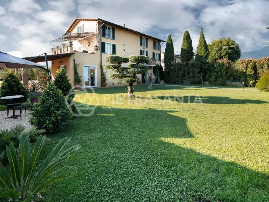 Immagine 3 di Villa in vendita  a Pietrasanta
