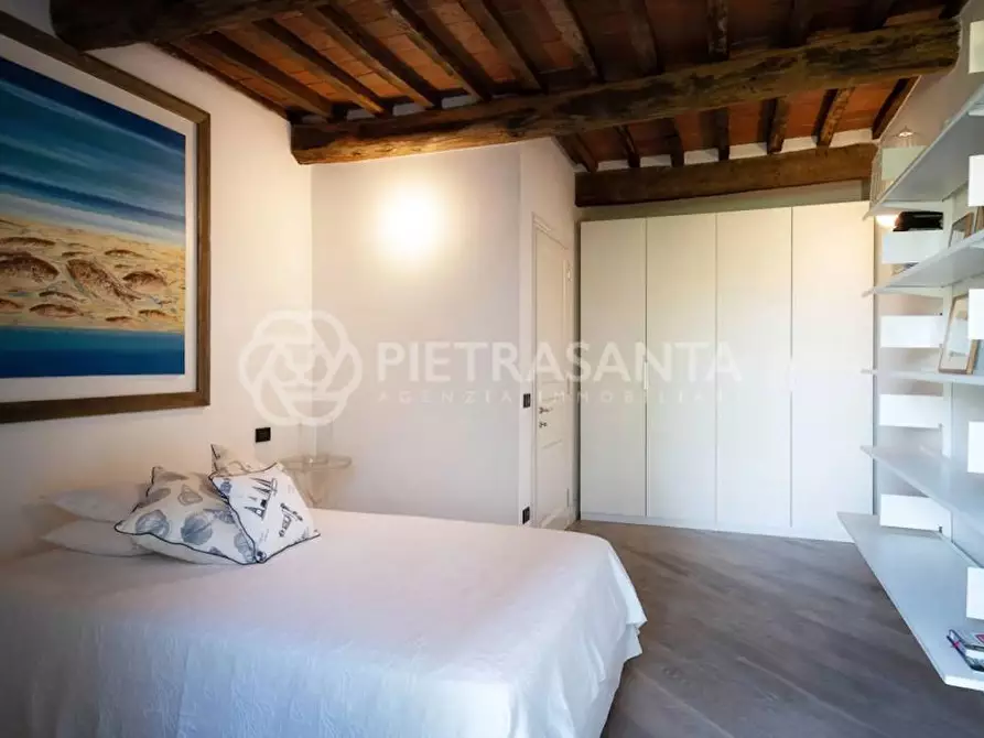 Immagine 18 di Villa in vendita  a Pietrasanta