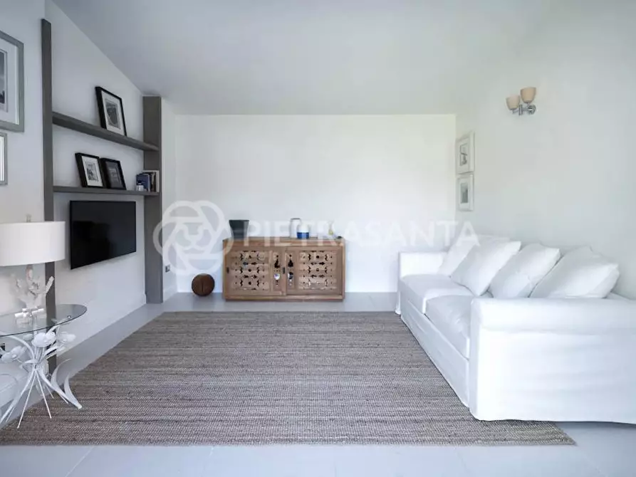 Immagine 16 di Villa in vendita  a Pietrasanta
