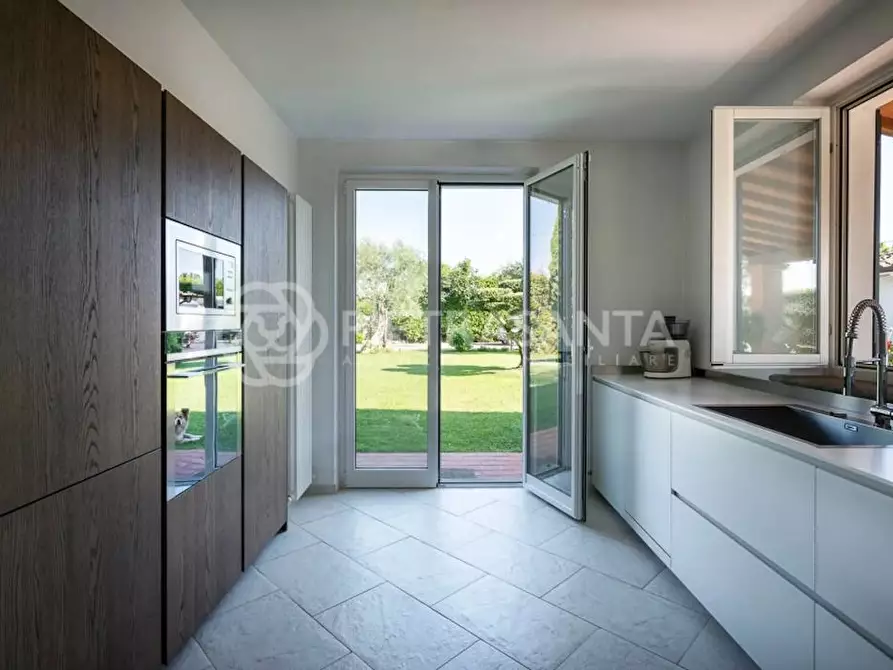 Immagine 25 di Villa in vendita  a Pietrasanta