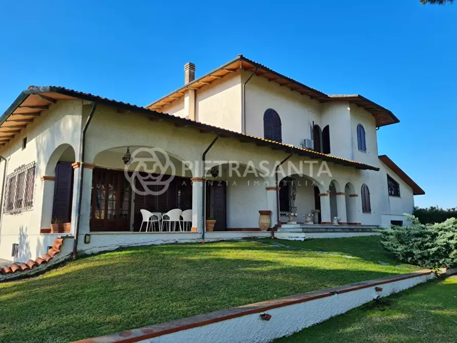 Immagine 9 di Villa in vendita  a Pietrasanta