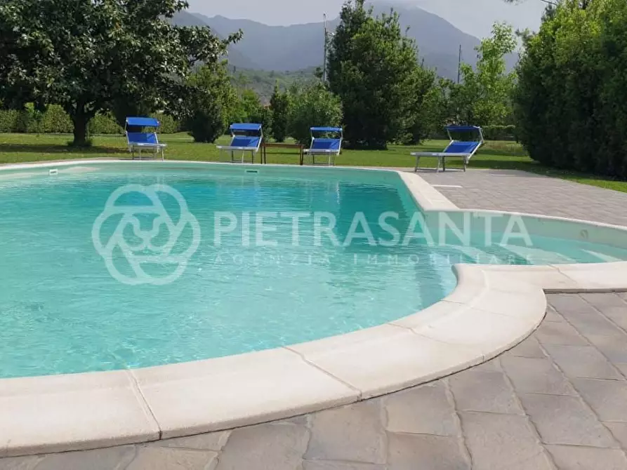 Immagine 4 di Villa in vendita  a Pietrasanta