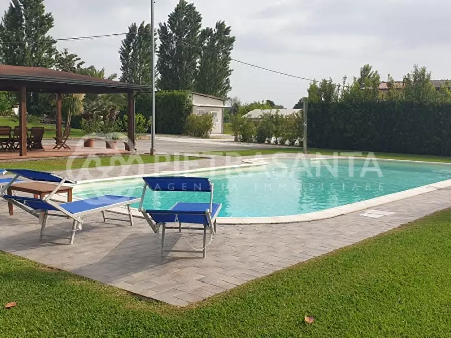 Immagine 3 di Villa in vendita  a Pietrasanta