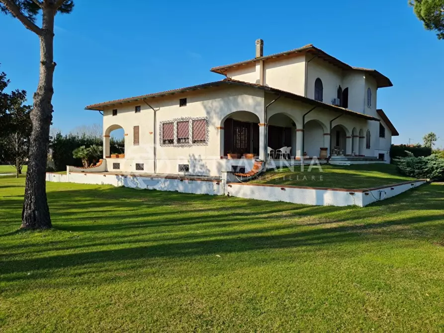Immagine 34 di Villa in vendita  a Pietrasanta