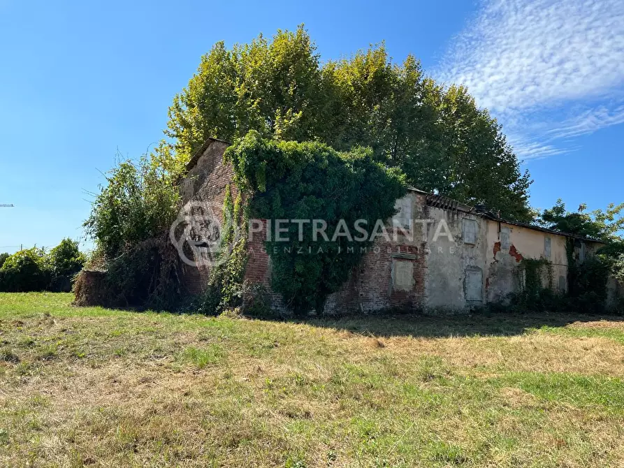 Immagine 12 di Casa colonica in vendita  a Pietrasanta