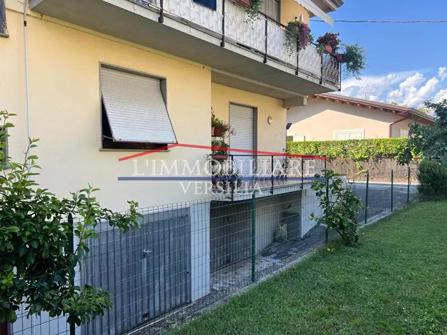 Immagine 2 di Appartamento in vendita  a Massa