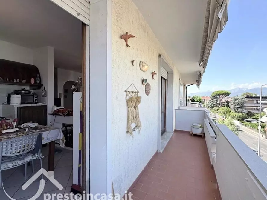Immagine 7 di Appartamento in vendita  a Viareggio
