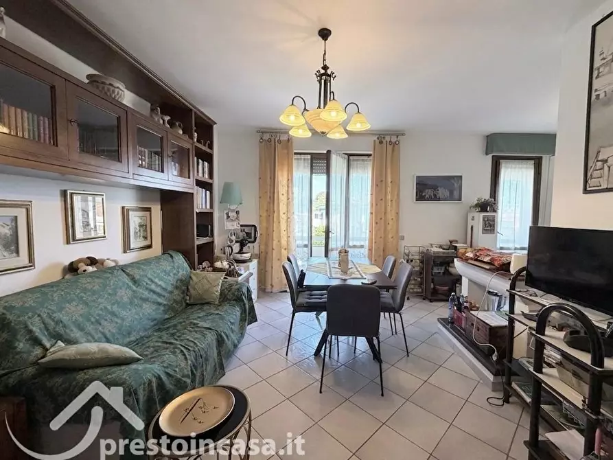 Immagine 1 di Appartamento in vendita  a Viareggio