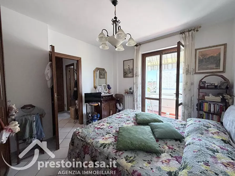 Immagine 11 di Appartamento in vendita  a Viareggio