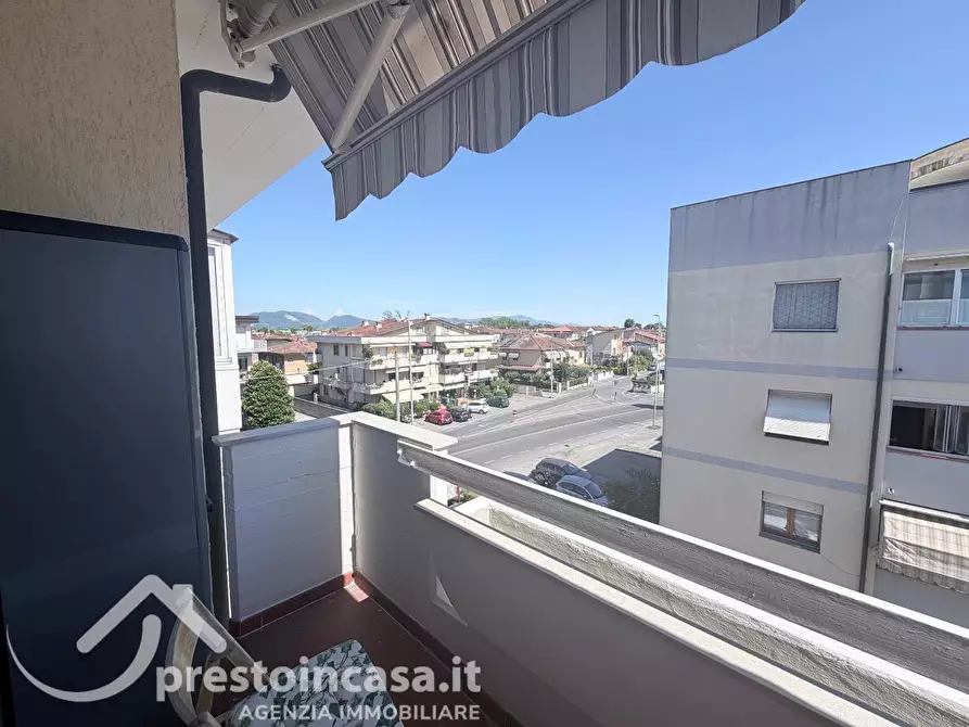 Immagine 15 di Appartamento in vendita  a Viareggio
