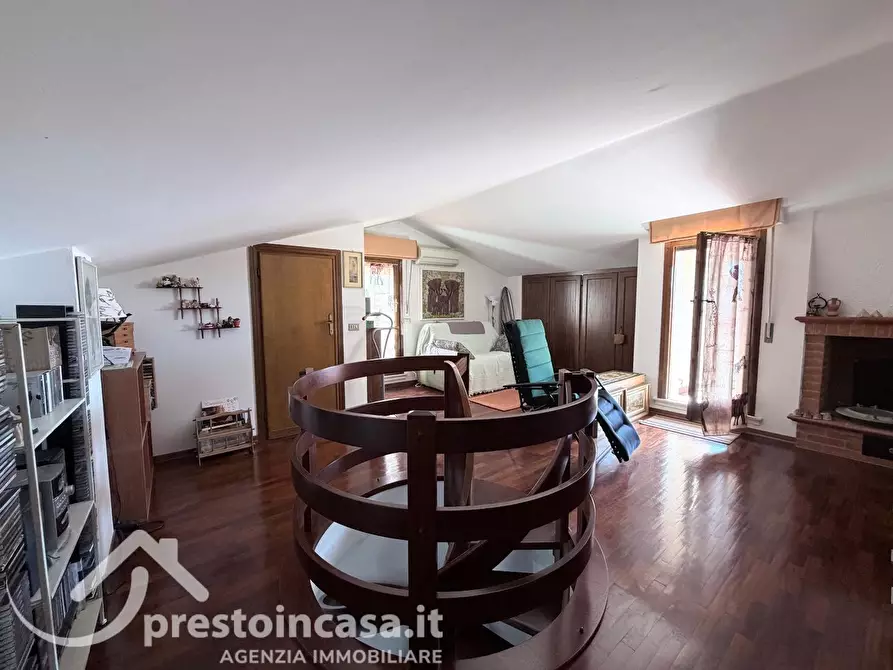 Immagine 19 di Appartamento in vendita  a Viareggio