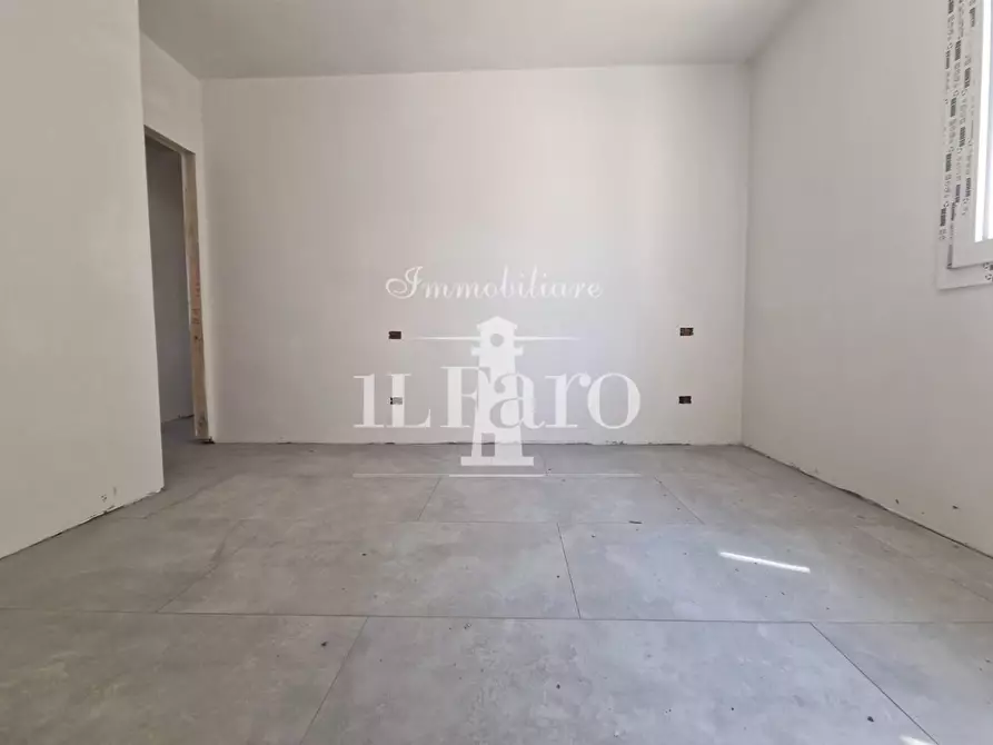 Immagine 12 di Appartamento in vendita  a Campi Bisenzio