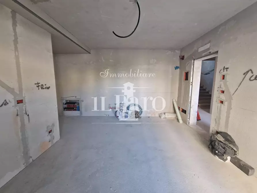 Immagine 10 di Appartamento in vendita  a Campi Bisenzio